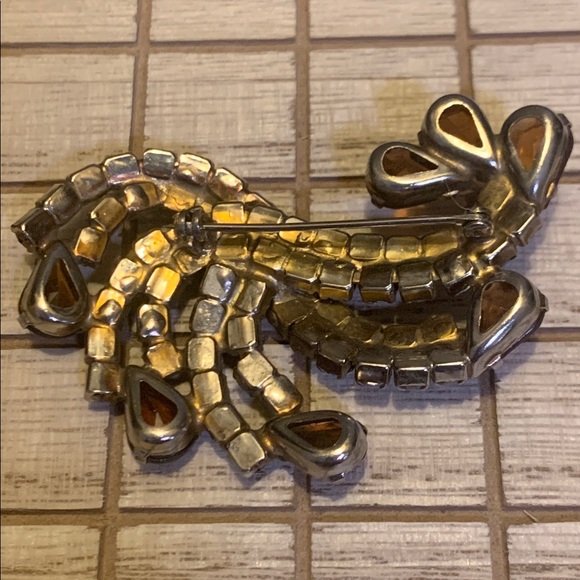 Gorgeous Vintage Brooch & Earrings - Picture 6 of 9